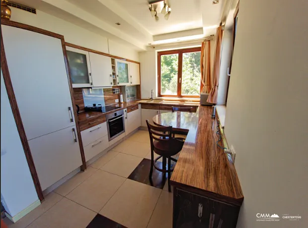 Rustovo'da 5 Yatak Odalı Villa, 392 m²